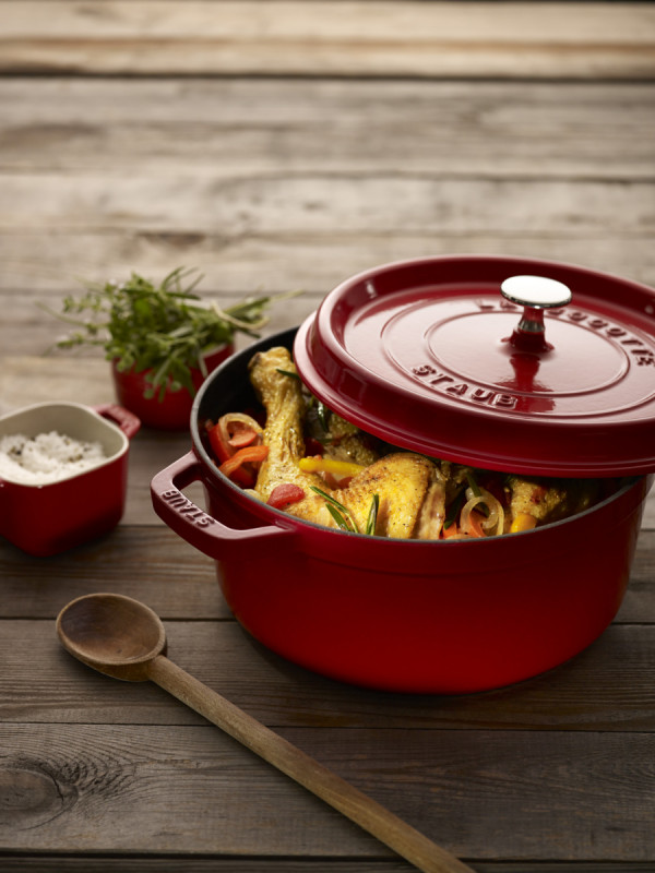 Cocotte avec couvercle fonte d'acier Sans revêtement Avec couvercle Ø 20 cm 14,5 cm 2,2 L Staub