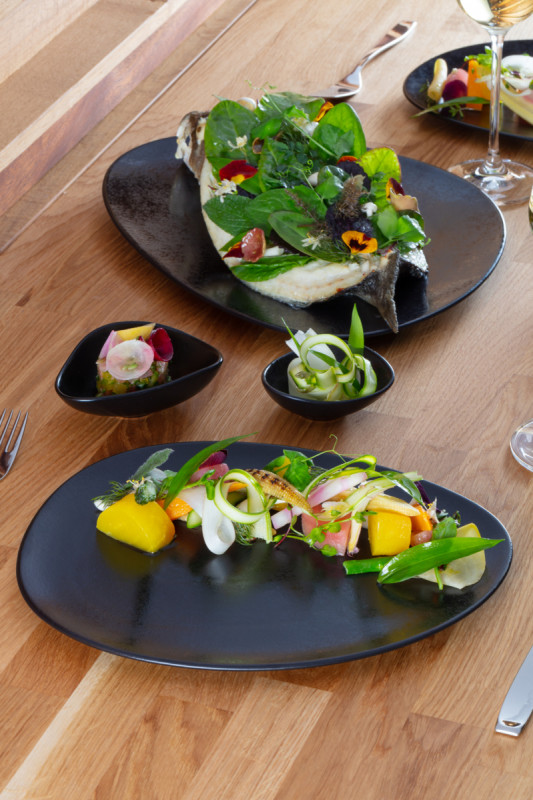 Assiette plate ovale noir porcelaine vitrifiée 21,2x15,6 cm Shaped Rak